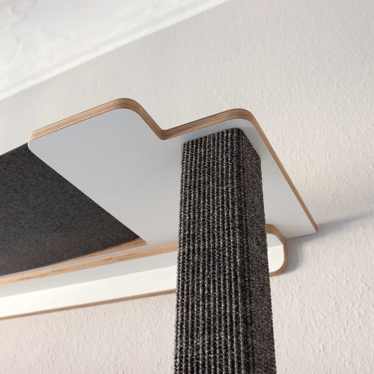 Detailbilder der Hängematte und der dekorativen Aussparung von unten.