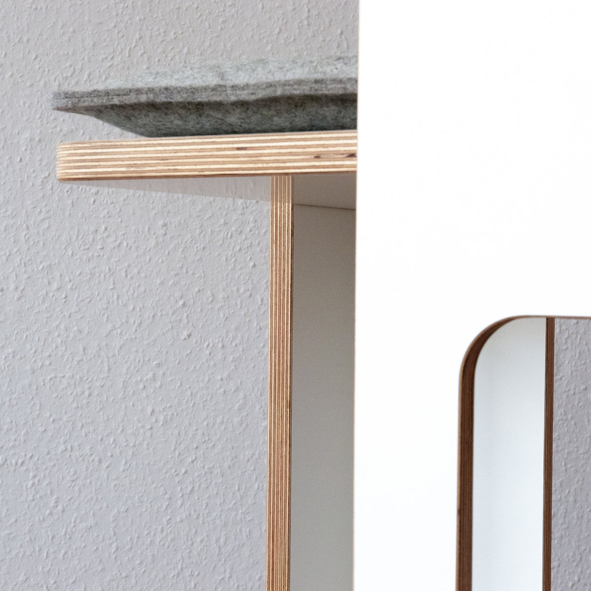 SCRATCH & REST TOWER for cats with scratching surface