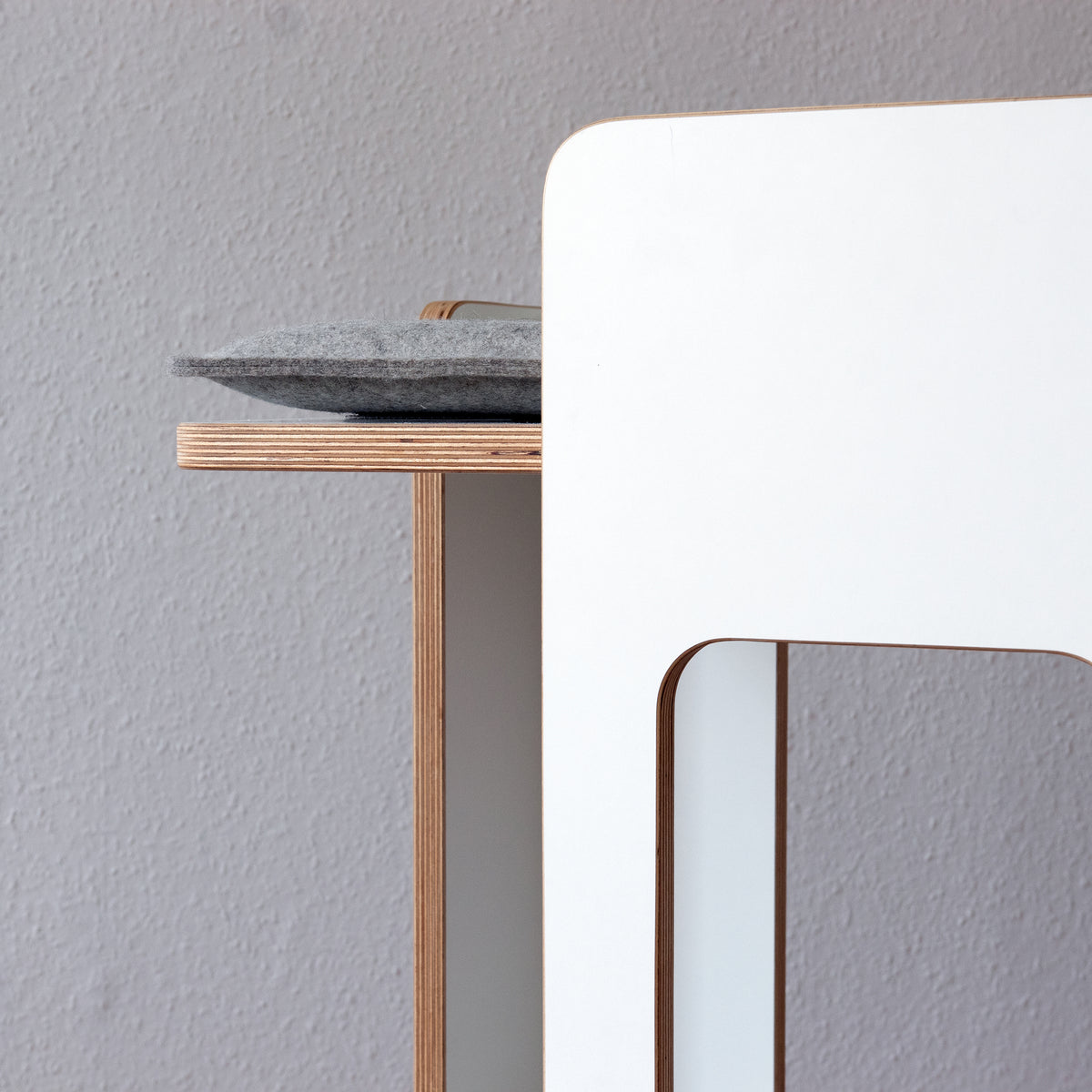 SCRATCH & REST TOWER for cats with scratching surface